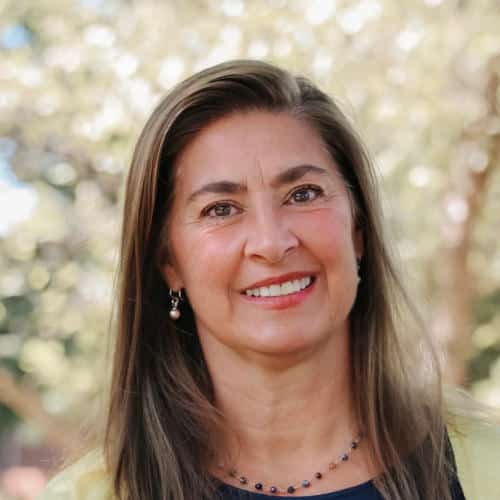 leslie manookian headshot Leslie Manookian headshot