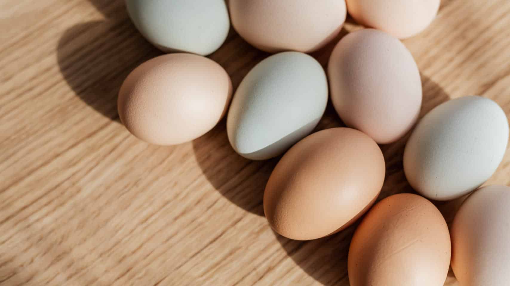 Fresh whole eggs in a bowl